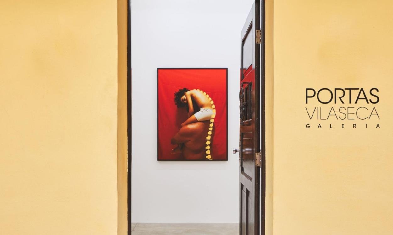 EXPOSIÇÃO “MULAMBÖ TODO DE OURO” EM CARTAZ NA PORTAS VILASECA GALERIA