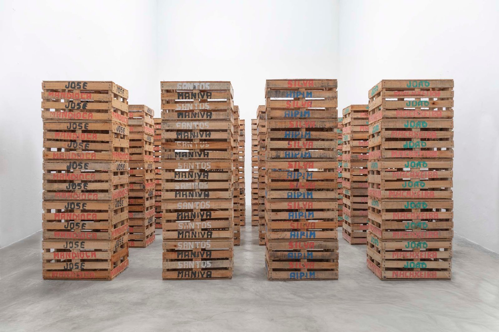https://portasvilaseca.uint.studio/wp-content/uploads/2026/03/007_Manejo-2025-Caixotes-de-feira-e-tinta-acrilica-Dimensoes-variaveis-001.jpg